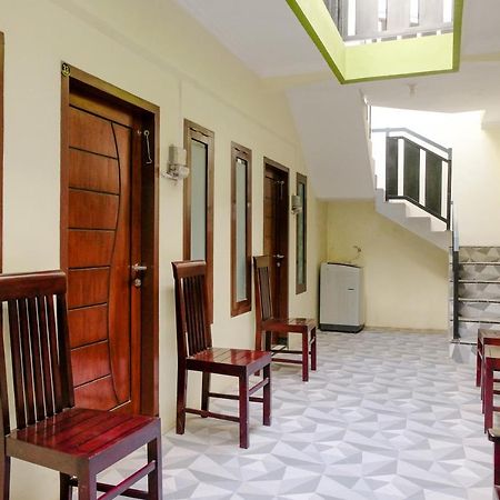 Zulfina Homestay Syariah Mitra Reddoorz Banyuwangi  Exterior foto